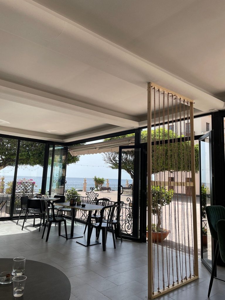 Aperitivo vista mare a Giardini Naxos